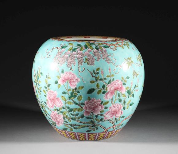 清代蓝地粉彩花鸟纹苹果尊