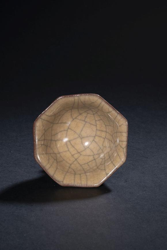 宋哥窑八角杯日本老藏家旧藏