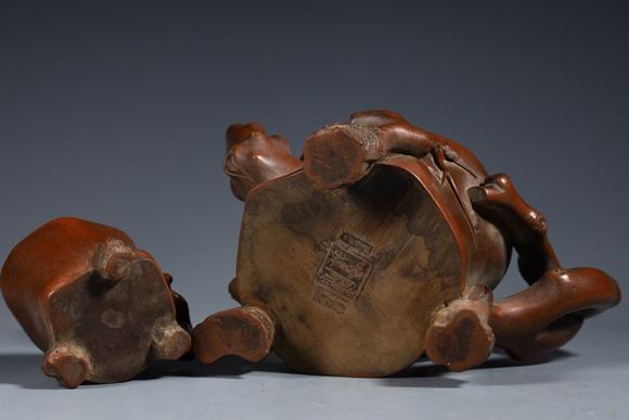 郧彤彤款瓜棱紫砂壶相似拍品推荐