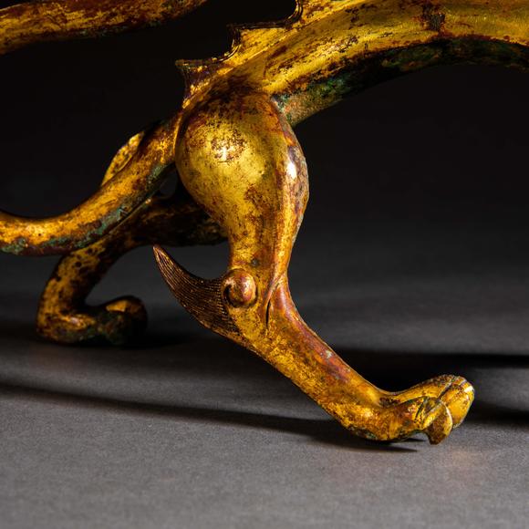 palace gallery中国明代 铜鎏金弓形龙摆件