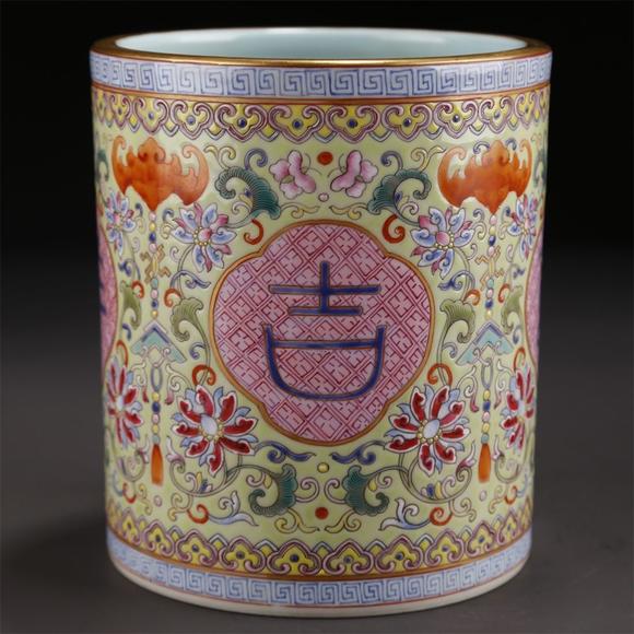 An Enameled Porcelain Brush Pot._An Enameled Porcelain Brush Pot.估价_An