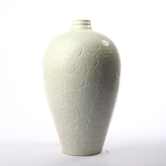 宋代湖田影青刻花卉纹饰梅瓶plumvasedecoratedwithflowerpatternson