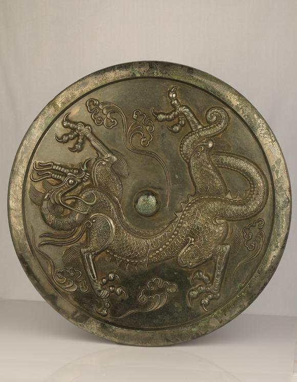 青铜龙纹镜