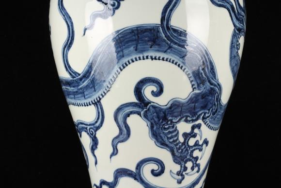 明宣德青花四爪龙纹梅瓶