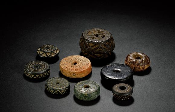 商清石币一组九枚