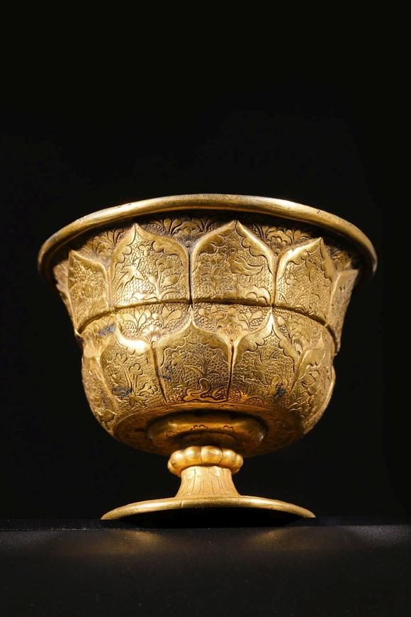明或更早宫廷鸳鸯莲瓣纹金杯anextremelyrarechineseimperialgolden