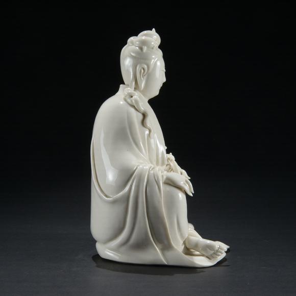 明代何朝宗印德化窑执如意自在观音菩萨座像