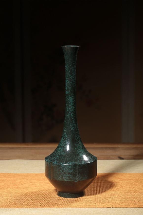 昭和时期铜绿釉花瓶 昭和时期铜绿釉花瓶估价 昭和时期铜绿釉花瓶高清大图 易拍全球东京价值古美术 株 东京价值古美术第九次专场拍卖拍品介绍