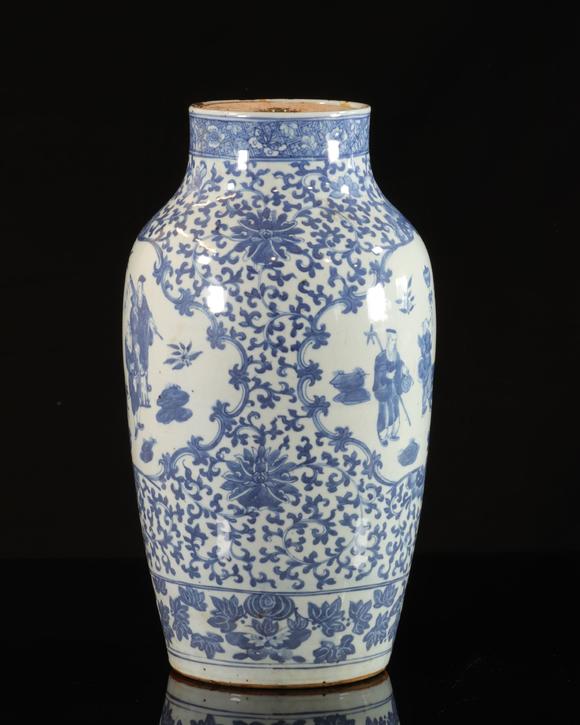 十九世纪中国青花人物瓷花瓶 底部有一道裂痕 颈部毛边 十九世纪中国青花人物瓷花瓶 底部有一道裂痕 颈部毛边估价 十九世纪中国青花人物瓷花瓶 底部有一道裂痕 颈部毛边高清大图 易拍全球goldfield Auction Sarls亚洲古董艺术精品拍品介绍