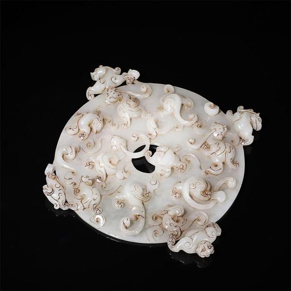 和田玉九龙图出廓玉璧ahetianjadekowloonmapouttheprofileofjade