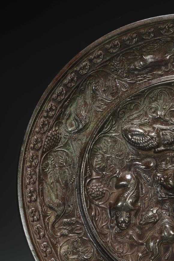bronzemirrorwithbeastandgrapefromtang唐代海兽葡萄镜