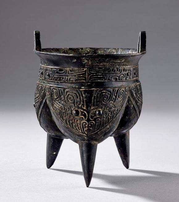 青铜饕餮纹鬲