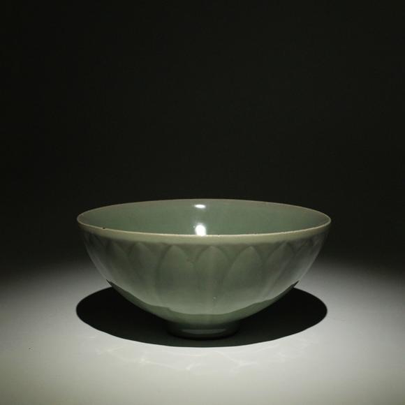 宋龙泉青瓷刻花莲纹砵