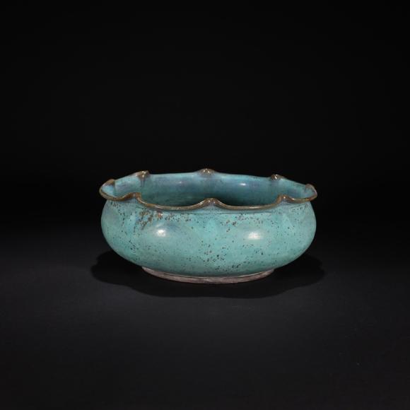 炉钧釉花口笔洗