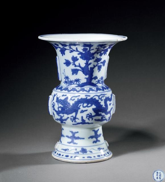 明万历青花花卉龙凤纹出戟花觚