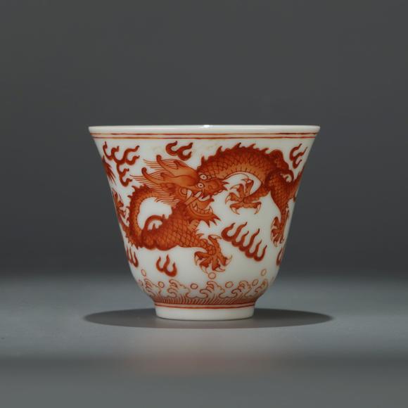 清宣统矾红云龙纹杯