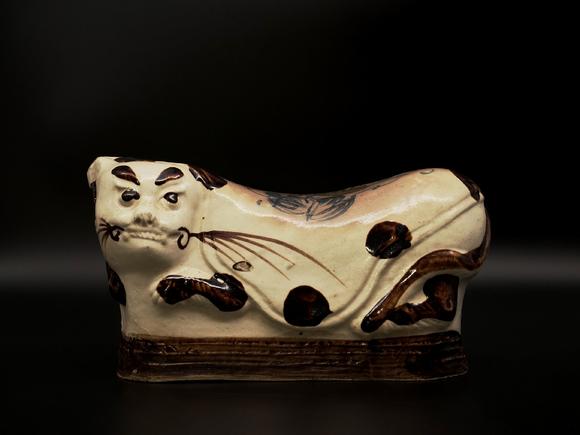 宋磁州窑色絵花纹猫陶枕