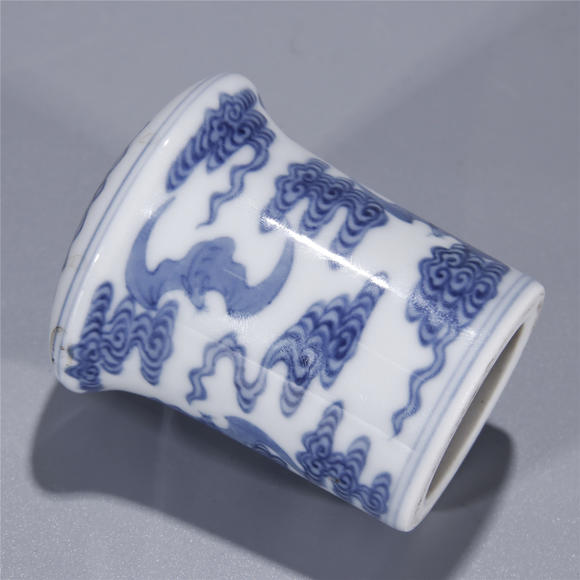 青花云蝠纹寿字纹轴头一对apairofblueandwhitescrollheads