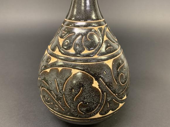 黑钧剔花玉壶春瓶