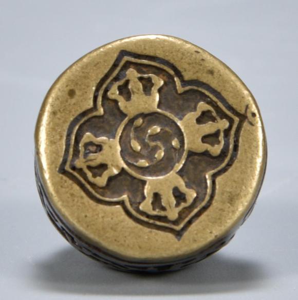 藏传寒铁狮钮镶黄铜十字金刚杵印