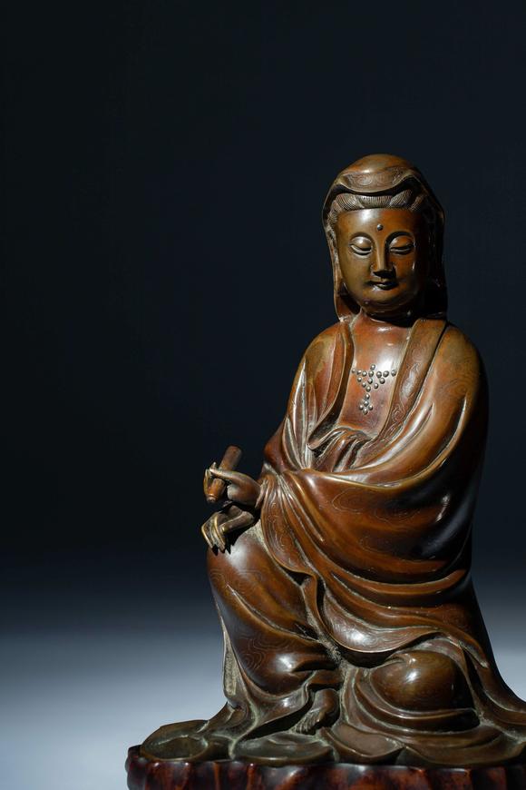 十八世纪五金石叟篆书持经坐观音