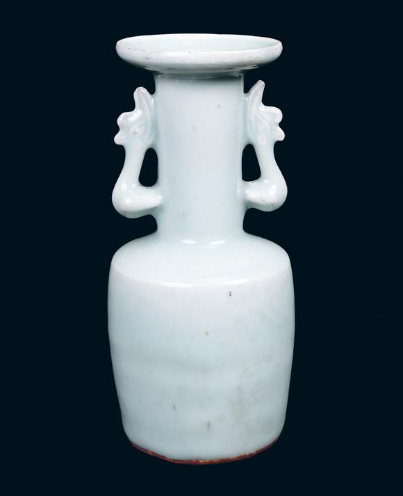 元代龙泉窑凤耳瓶粉青釉