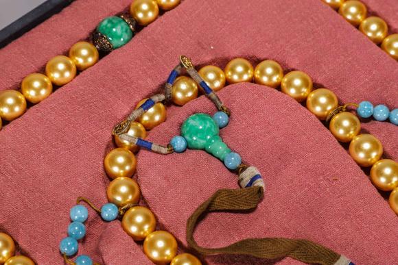 名古屋国际拍卖108颗金色东珠朝珠