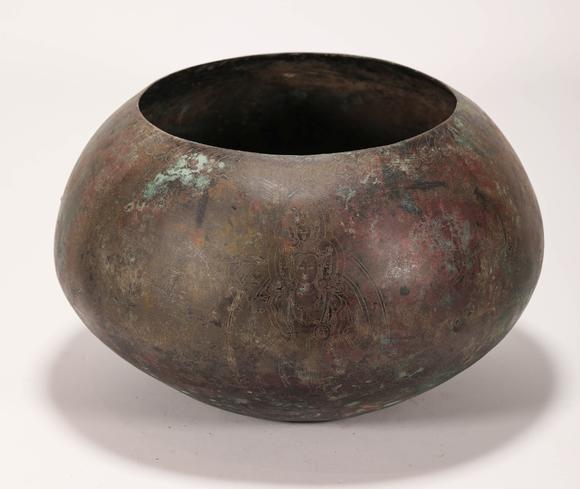 辽代观音纹铜钵盂copperbowlofguanyinpatterninliaodynasty