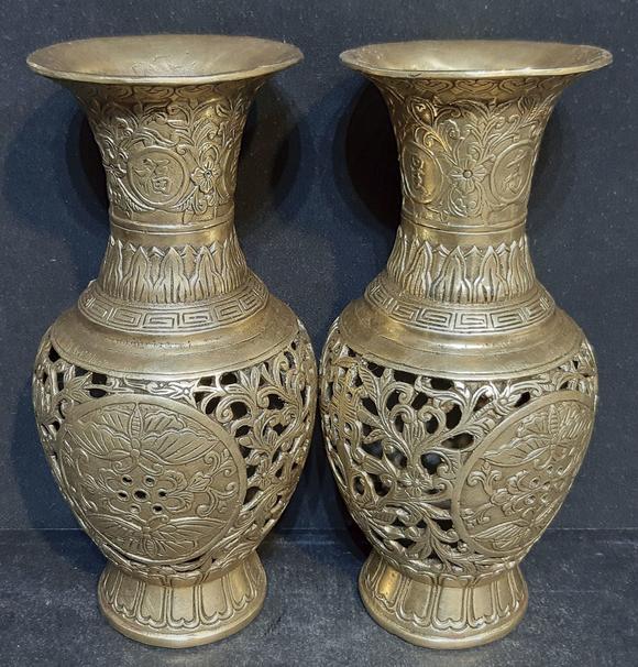 大明宣德年制铜花瓶一对 大明宣德年制铜花瓶一对估价 大明宣德年制铜花瓶一对高清大图 易拍全球书画艺拍中国书画及艺术品精选拍卖会第747期拍品介绍