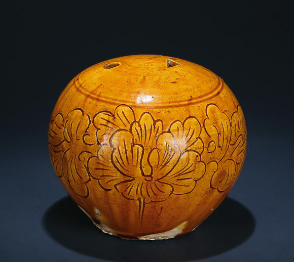 辽金黄釉刻牡丹纹香插