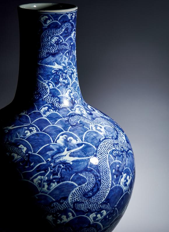 清中期68青花九龙闹海图天球瓶68